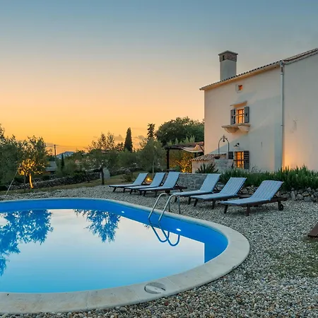 Feriehus Rustic House Harmonie With Private Pool And Large Garden - Kapovci, Island Krk Brusici