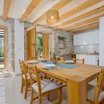 Nyaraló Rustic Holiday House Harmonie With Private Pool And Large Garden - Kapovci, Island Krk