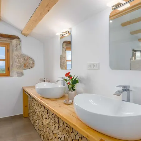 Rustic House Harmonie With Private Pool And Large Garden - Kapovci, Island Krk 別荘 *