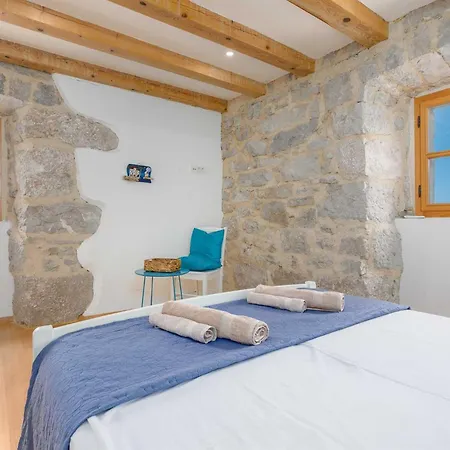 Rustic House Harmonie With Private Pool And Large Garden - Kapovci, Island Krk 別荘