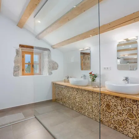 Rustic House Harmonie With Private Pool And Large Garden - Kapovci, Island Krk 別荘 *