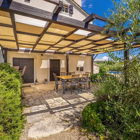 Rustic House Harmonie With Private Pool And Large Garden - Kapovci, Island Krk Case de vacanță *